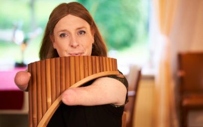漢娜．施盧貝克：勇敢做自己的殘疾排笛音樂家